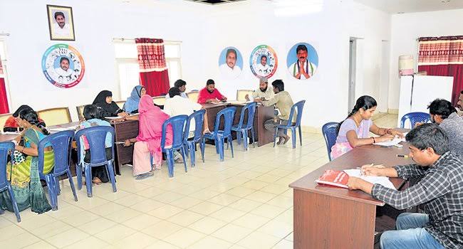 SECRETARIAT EMPLOYEES 
